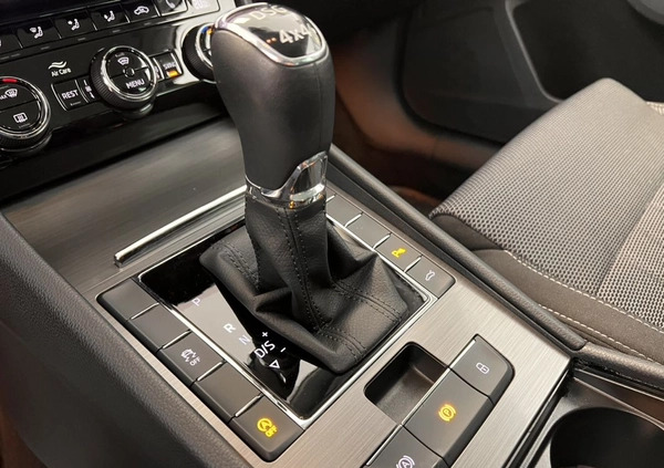 Skoda Superb cena 113500 przebieg: 118549, rok produkcji 2019 z Kunów małe 172